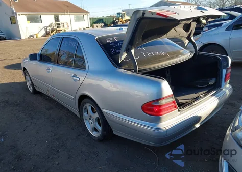 2001 Mercedes-Benz E 320 z USA, uszkodzony, nr VIN WDBJF65J31B346748